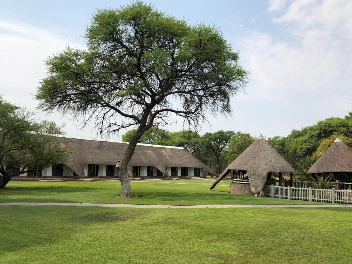 Okahandja Country Hotel מראה חיצוני תמונה