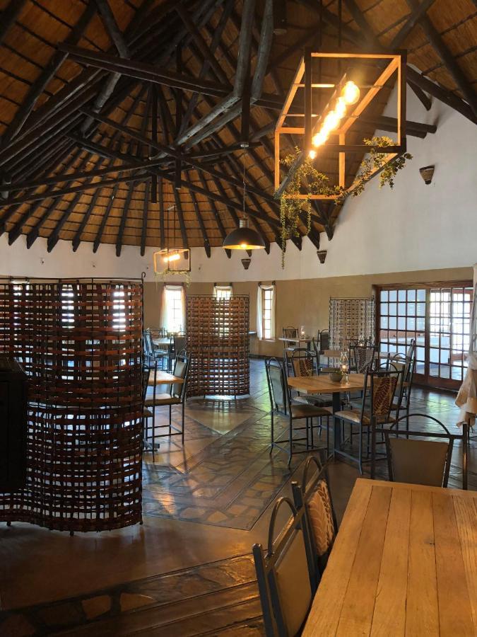 Okahandja Country Hotel מראה חיצוני תמונה