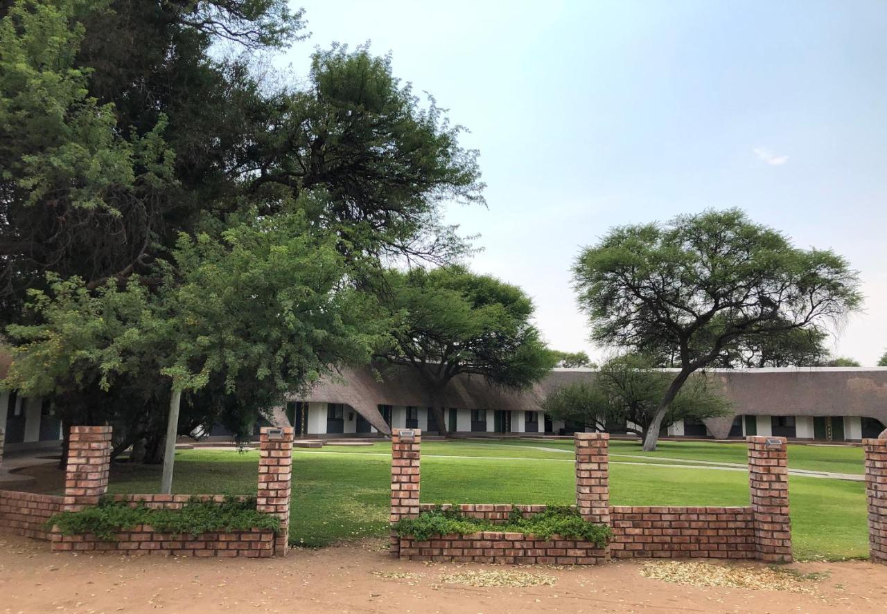 Okahandja Country Hotel מראה חיצוני תמונה
