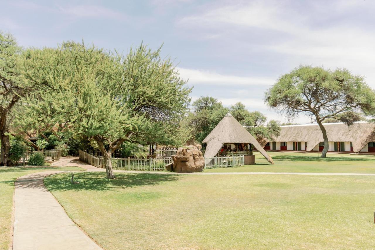 Okahandja Country Hotel מראה חיצוני תמונה