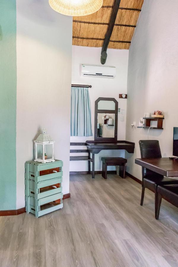 Okahandja Country Hotel מראה חיצוני תמונה