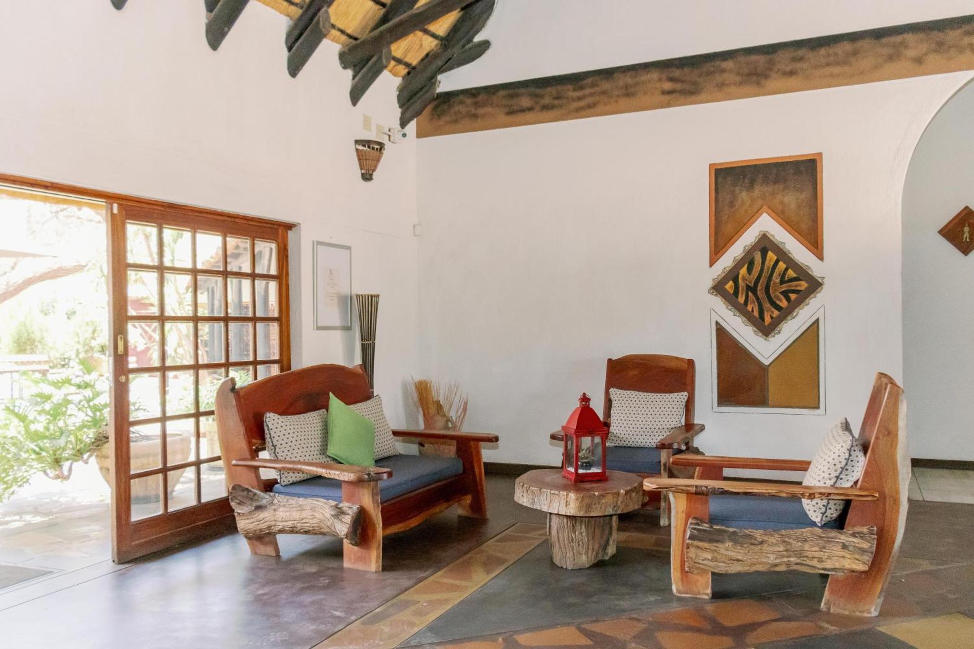 Okahandja Country Hotel מראה חיצוני תמונה